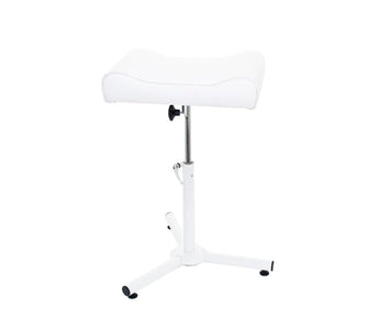 Wide footrest for pedicure